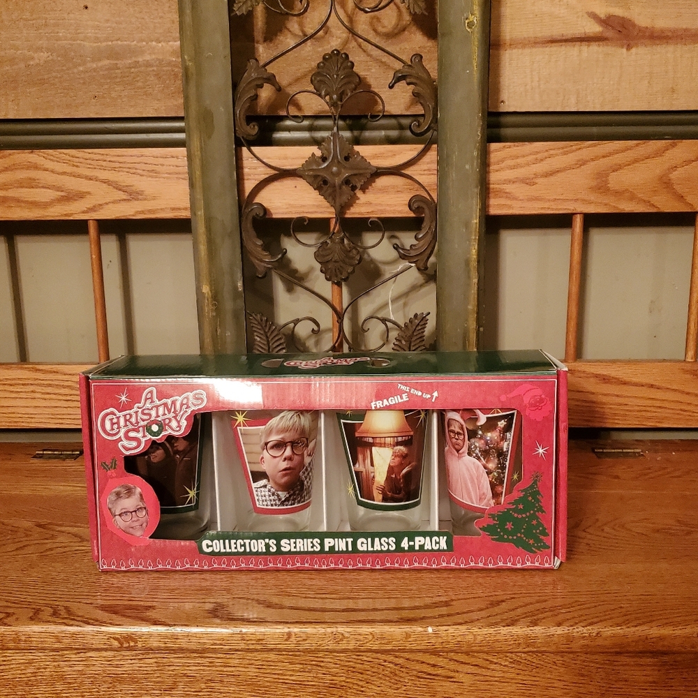 A Christmas Story Collectors Series Pint Glass 4 Pack NWT
